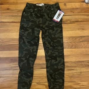 Levi's youth size 10 camo jogger